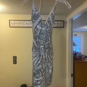 Windsor homecoming dress size small. Worn once.